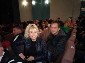 Семейство от Силистра гледа представление на местния театър с 50-годишен билет