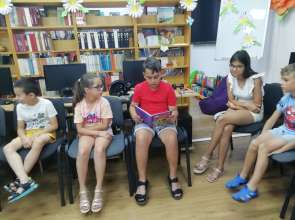 Участниците в „Лято в библиотеката” се състезаваха за най-добър приказен четец